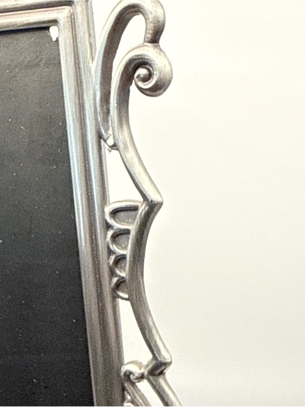 Vintage 8x10 Photo Ornate Scroll Silver Metal Picture Frame Weston Taiwan - Picture 7 of 13